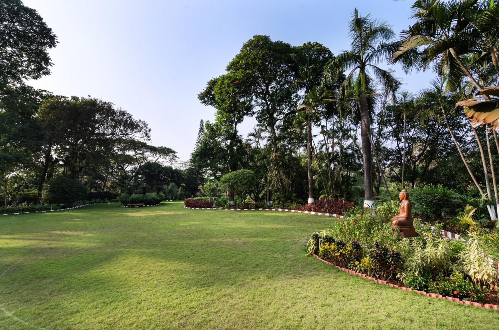 Saffronstays Pride Rock Mandve ภายนอก รูปภาพ
